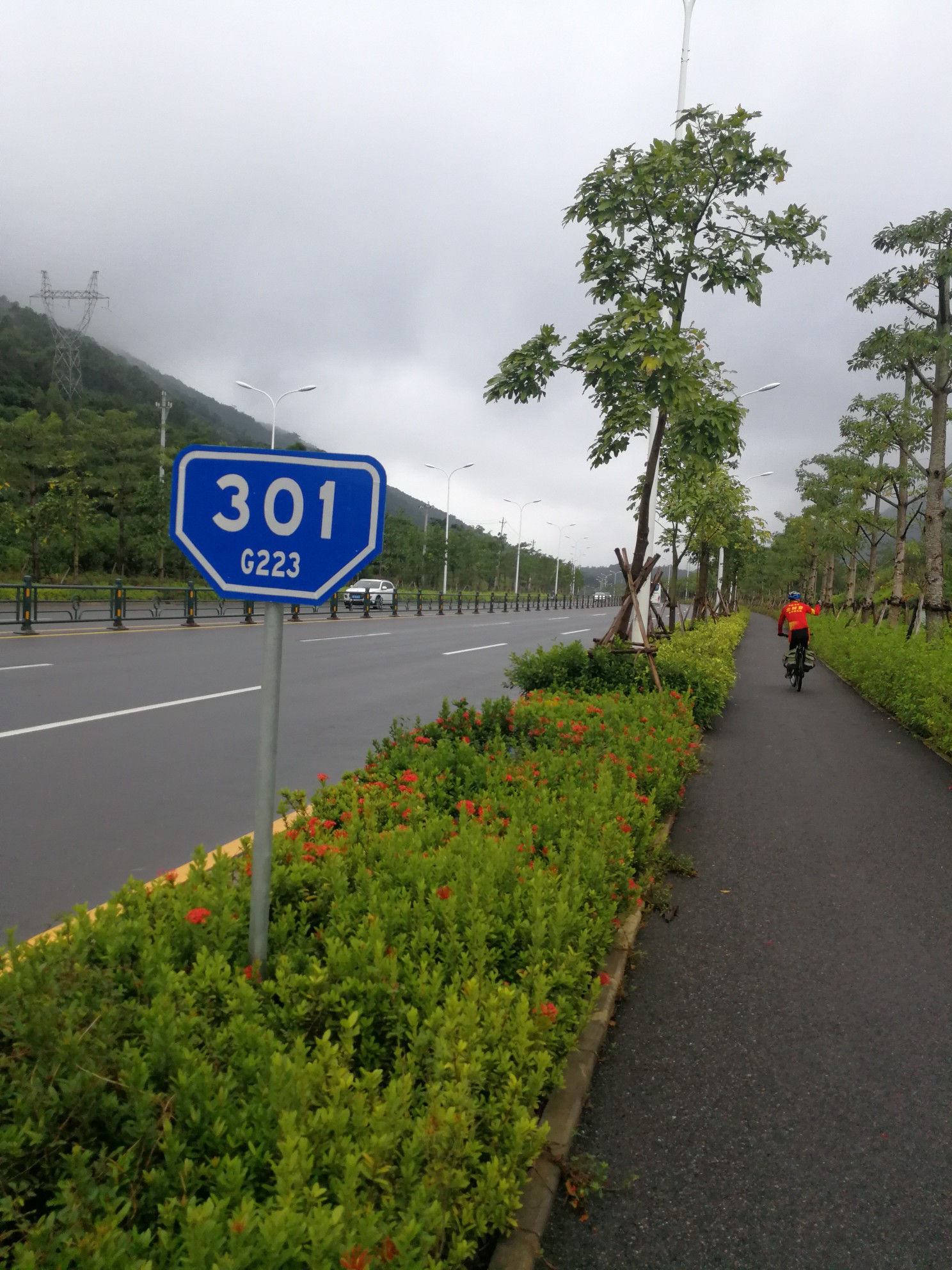 今天几乎都在国道223上骑行.起初以为是景区,没想到是住宅小区.