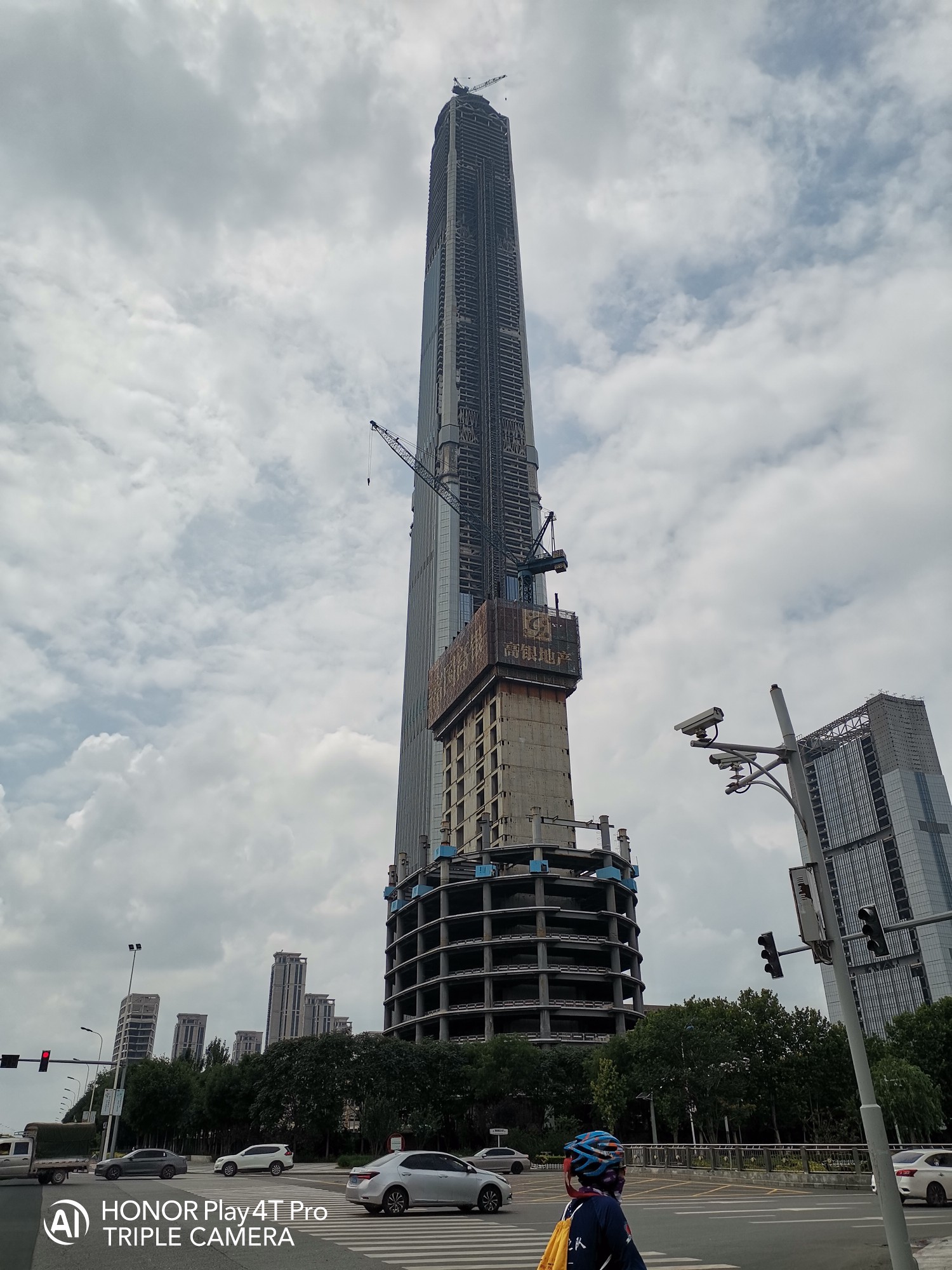 天津市的标志性建筑117大厦 杨柳青广场的福字