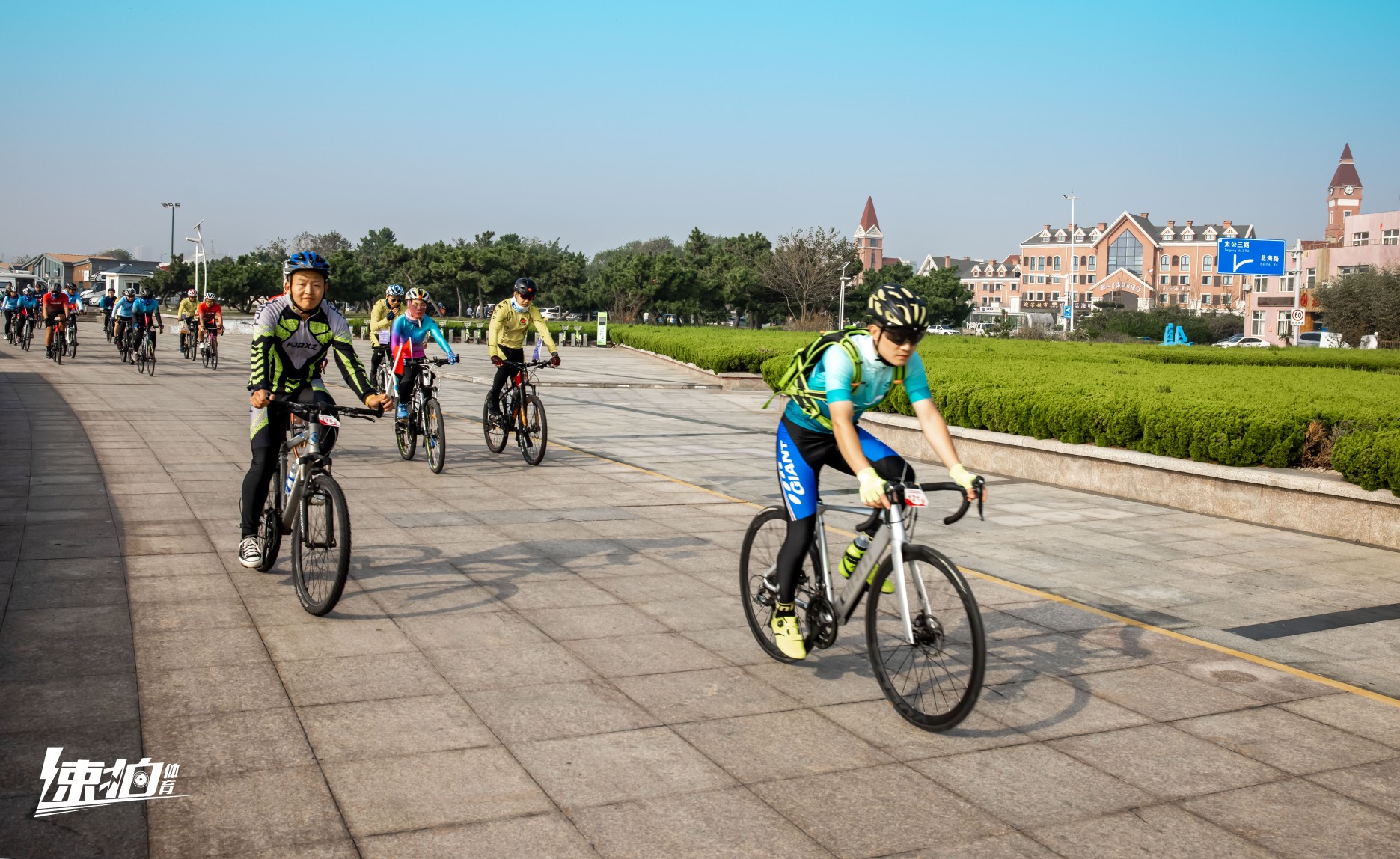 中国 日照第二届城市骑行穿越赛举行 “独腿骑手”夺第一