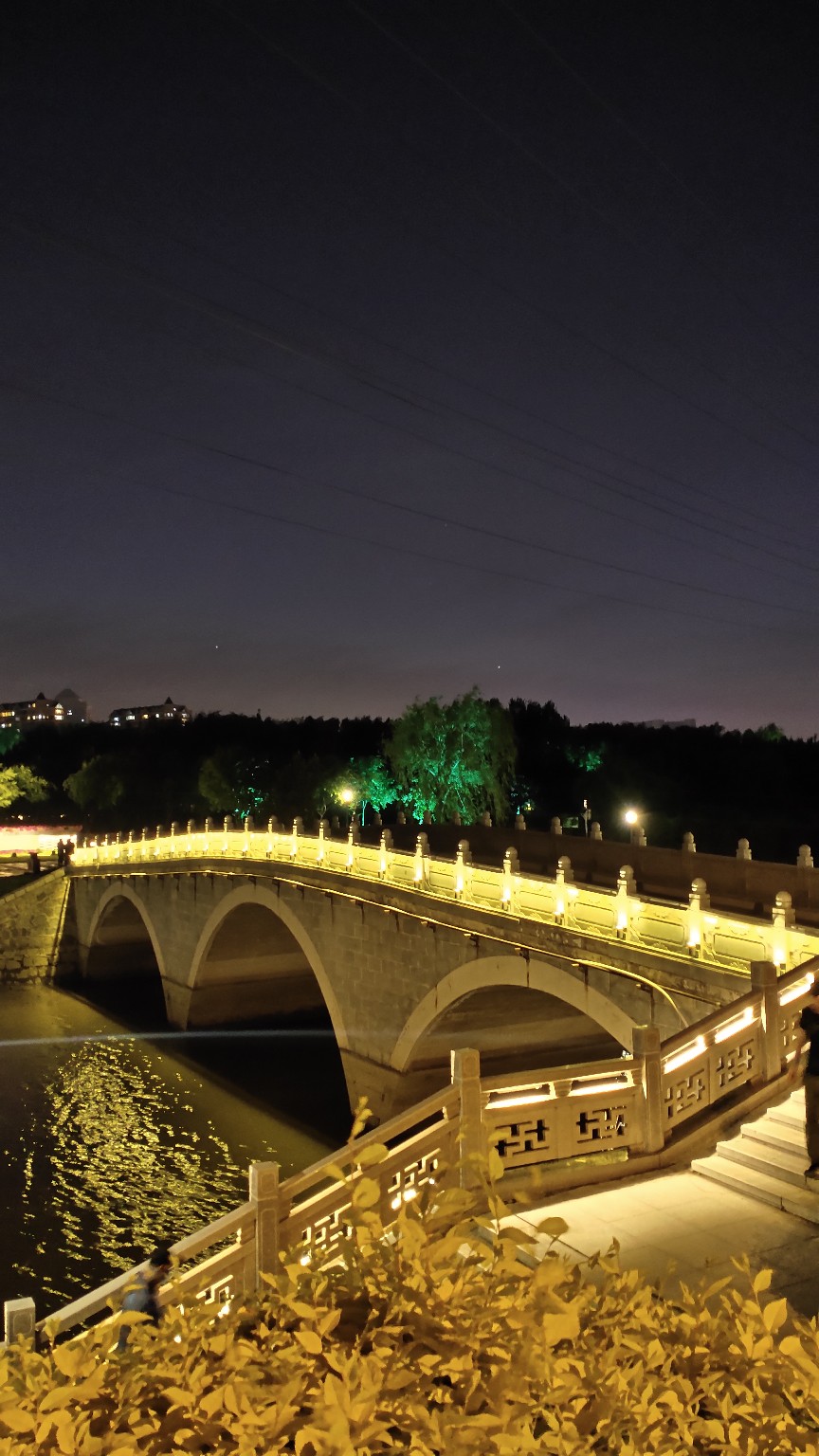夜凉如水月如钩