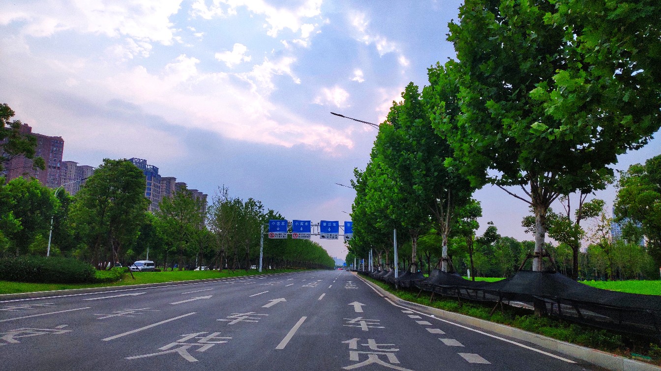 武汉白天已经进入烧烤的模式只有清晨和傍晚可以骑下车了