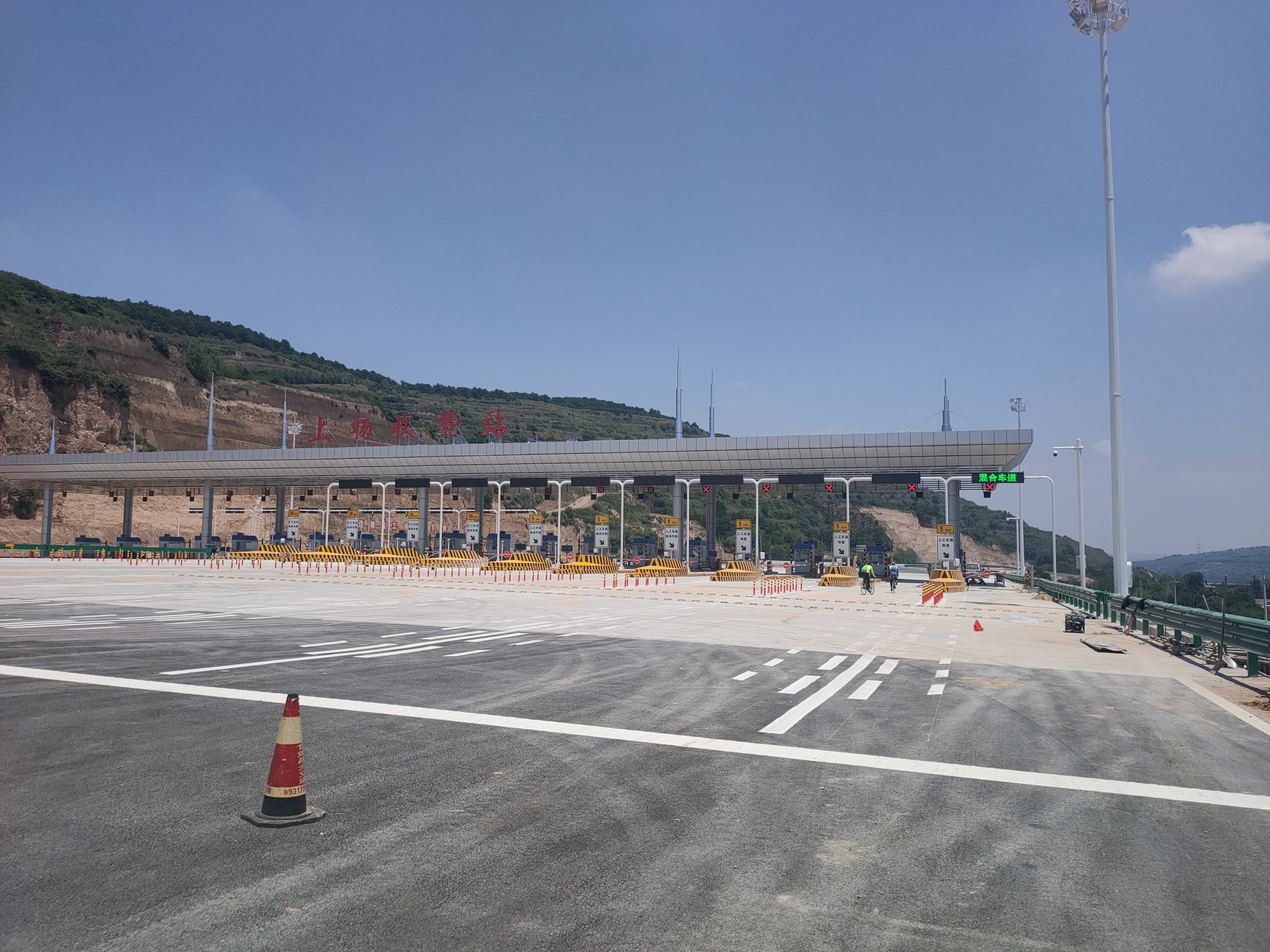 正发愁,看到了个新路,新修的7月1号要正式通车的s216省道,终于体验了