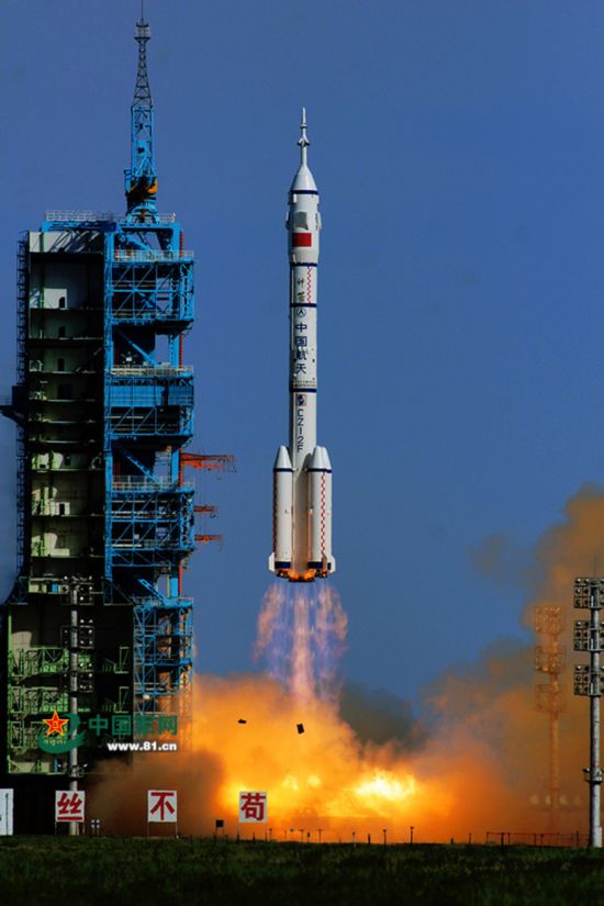 八百里平川尘土飞扬,所向披靡驰骋吼神州.一一神州天和挑战记