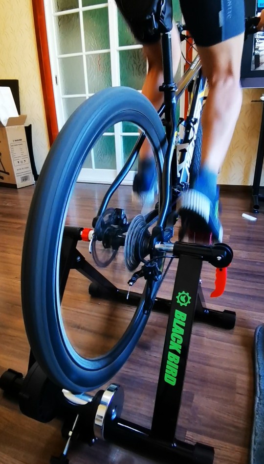 黑鸟新品功率骑行台t1评测