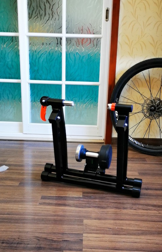 黑鸟新品功率骑行台t1评测