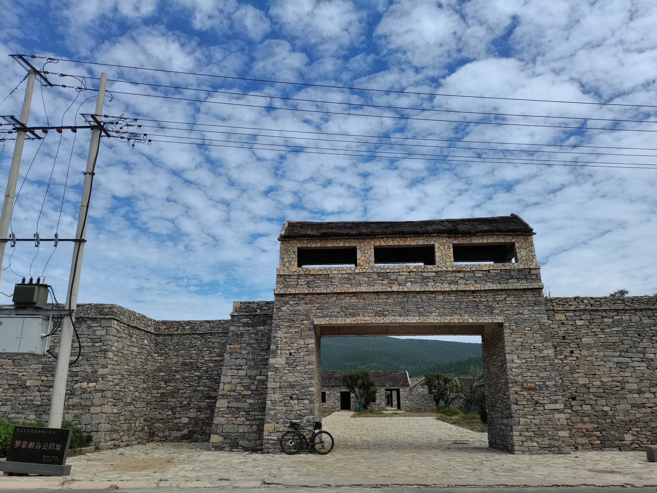 骑行"崮下田园,山水下村",顺便环会宝湖一圈,全程约120公里,经过卞庄