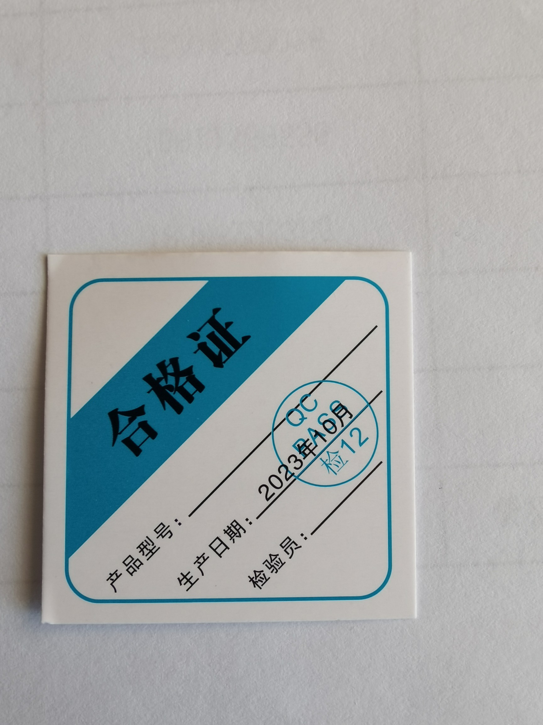 精致的外包装盒,按照说明书仔细清点盒子里的所有物品:1,产品合格证,2